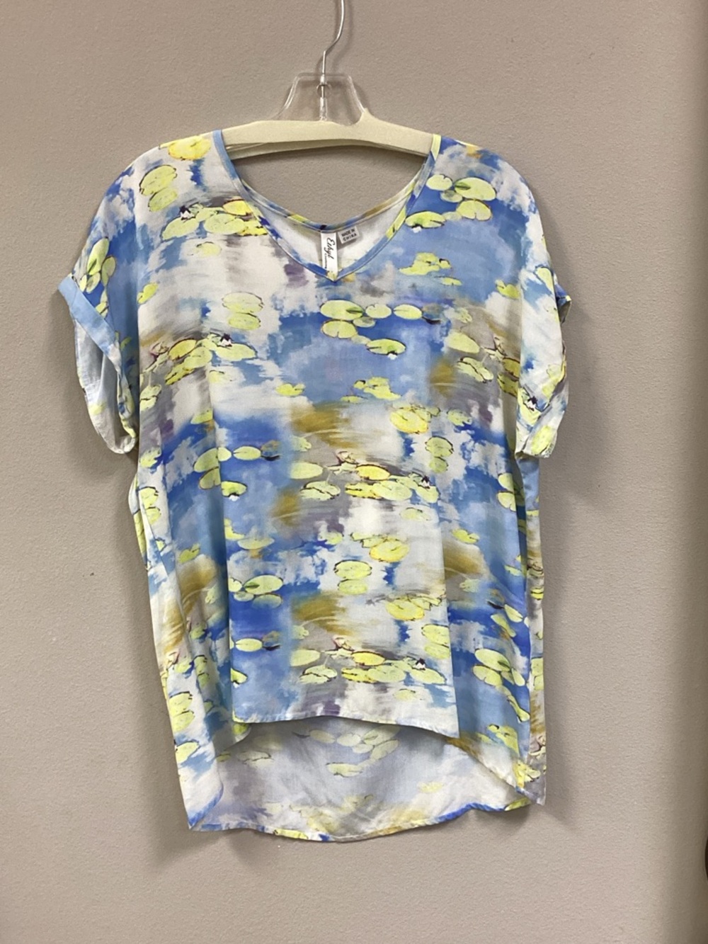 Women’s Blue Watercolor Print V-Neck Top